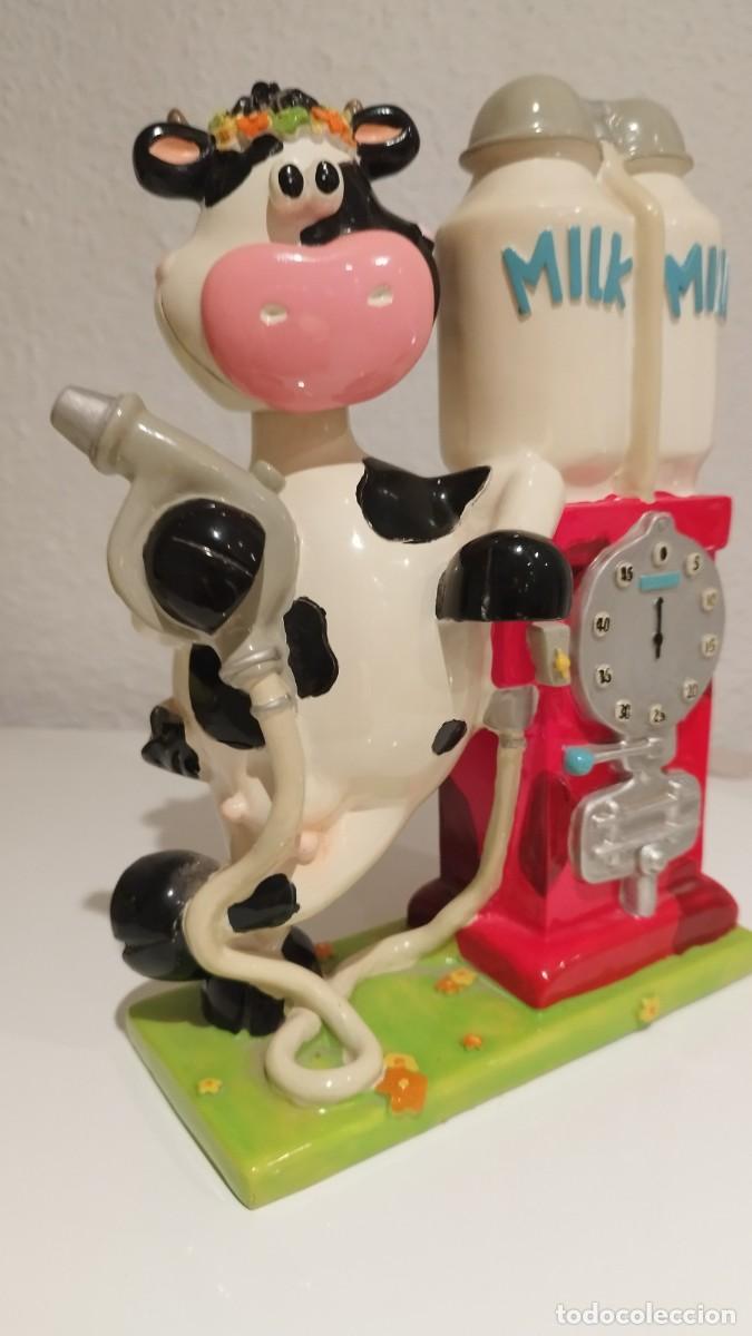 Cajas y cajitas met&aacute;licas: Hucha en forma de Vaca,con su surtidor de Leche,De Pasta - Foto 2