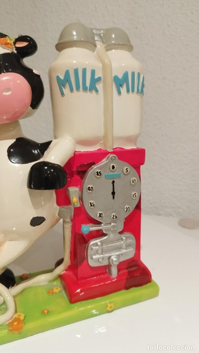 Cajas y cajitas met&aacute;licas: Hucha en forma de Vaca,con su surtidor de Leche,De Pasta - Foto 3