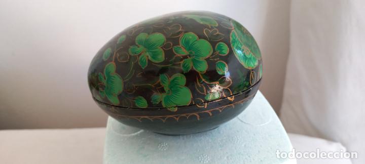 Cajas y cajitas met&aacute;licas: CAJA, ESTUCHE O JOYERO CON FORMA DE HUEVO, PINTADO A MANO, CREO QUE EN MADERA.