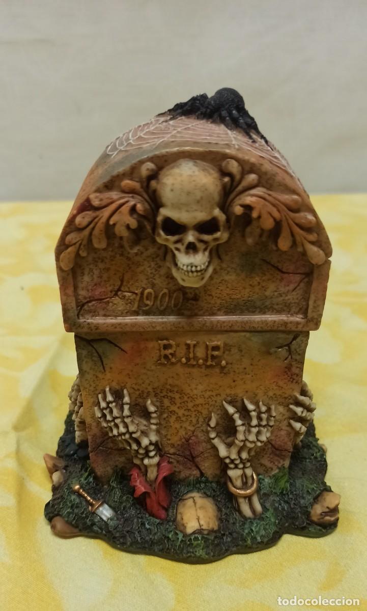 Cajas y cajitas met&aacute;licas: Caja calavera tumba - Foto 1