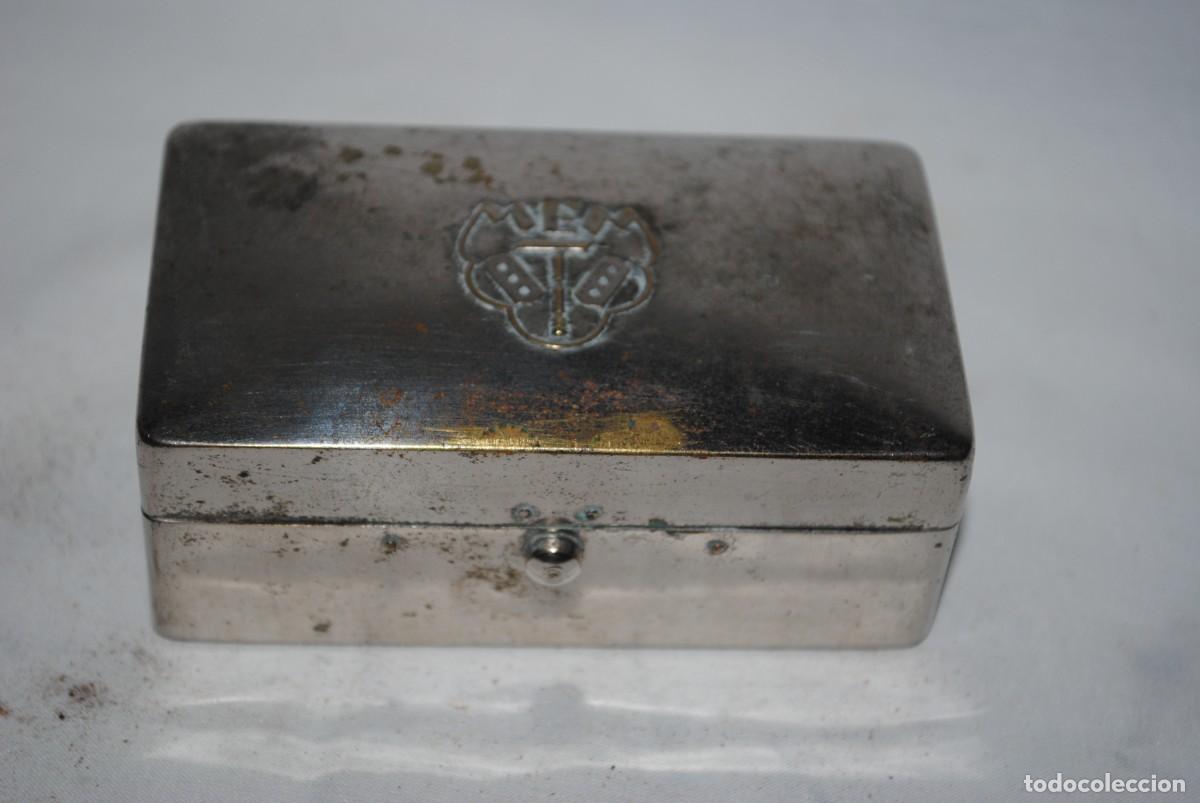 Bo&icirc;tes et petites bo&icirc;tes m&eacute;talliques: MENSUPRA , CAJA DE VIAJES PARA AFEITAR .