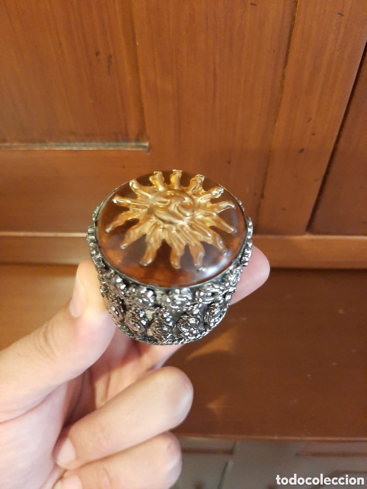 Cajas y cajitas met&aacute;licas: Antiguo joyero pastillero sol