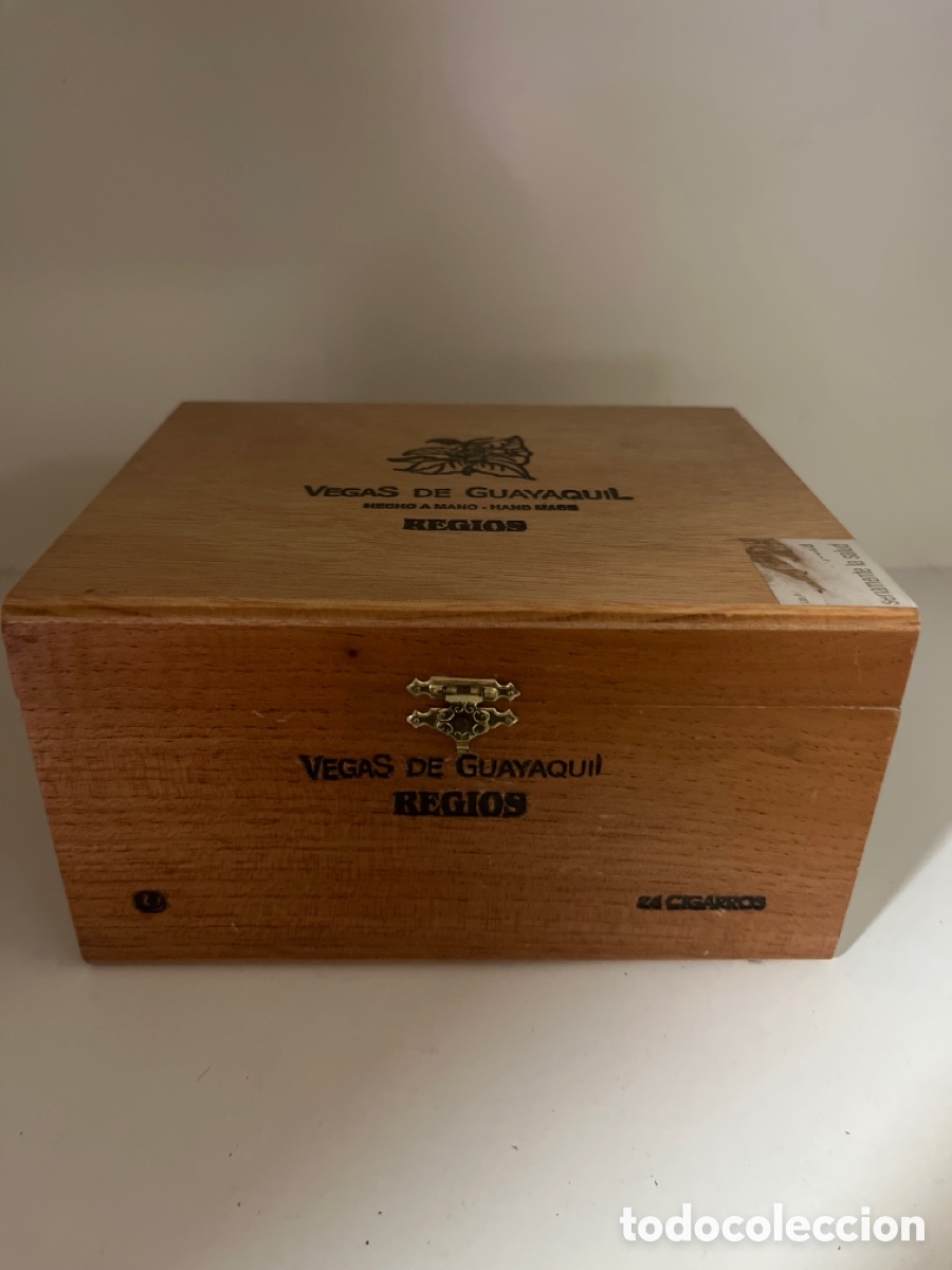 Bo&icirc;tes et petites bo&icirc;tes m&eacute;talliques: Vegas de Guayaquil caja de puros antigua y vac&iacute;a