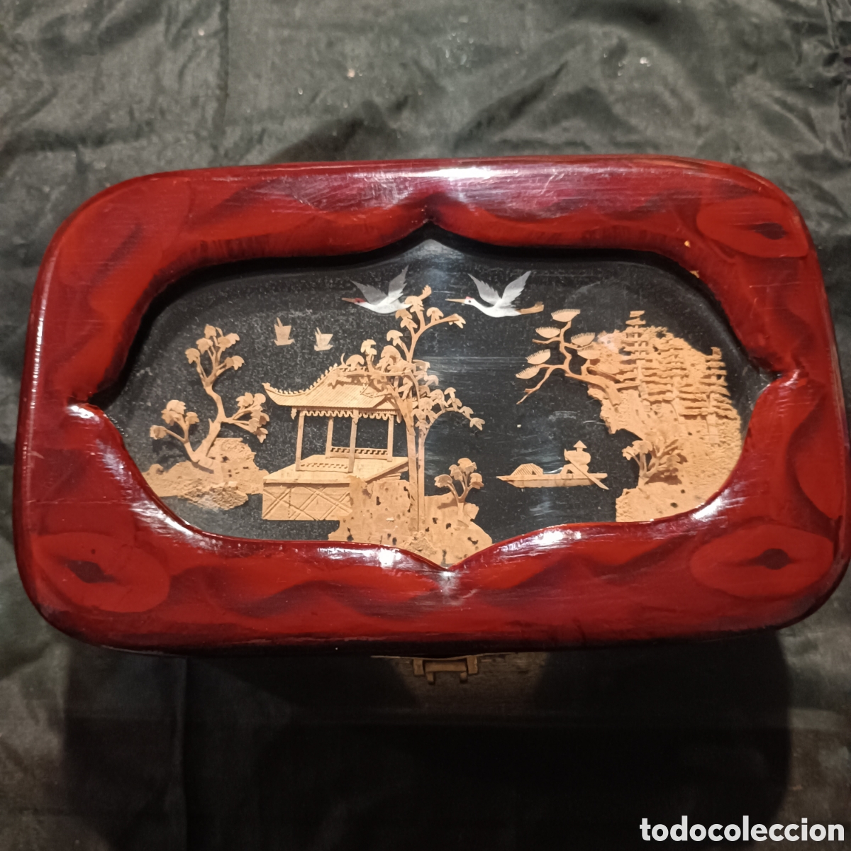 Cajas y cajitas met&aacute;licas: PRECIOSO JOYERO LACADO DIORAMA SIGLO XX CON CANDADO