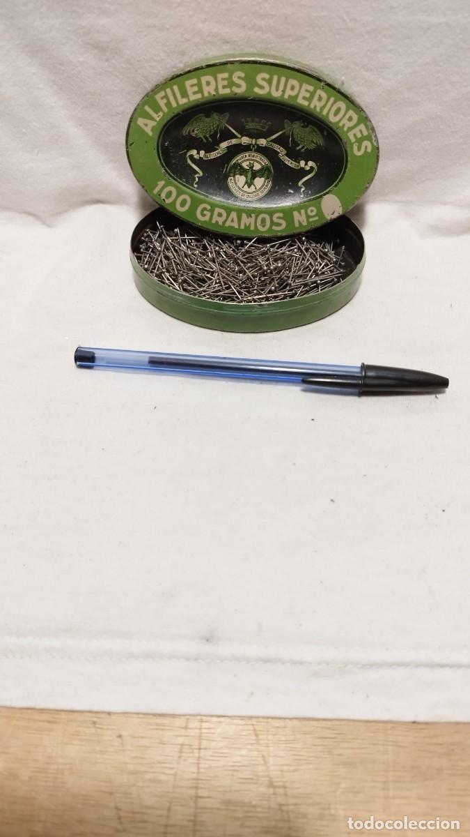 Cajas y cajitas met&aacute;licas: Antigua Caja de Alfileres,Superiores &eacute;poca republica Espa&ntilde;ola. Corona republicana. Llena.