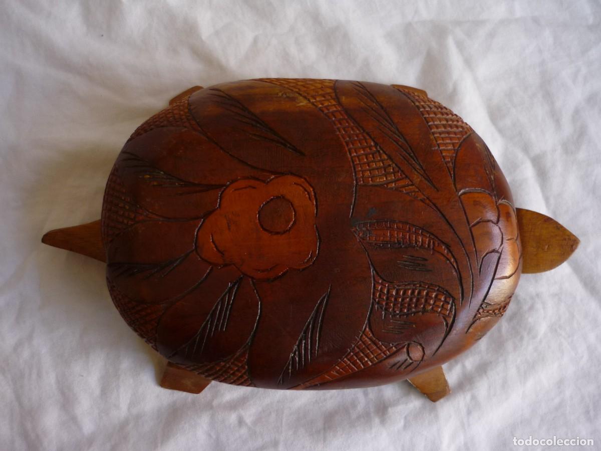 Cajas y cajitas met&aacute;licas: Caja tallada en madera con forma de tortuga - Foto 2
