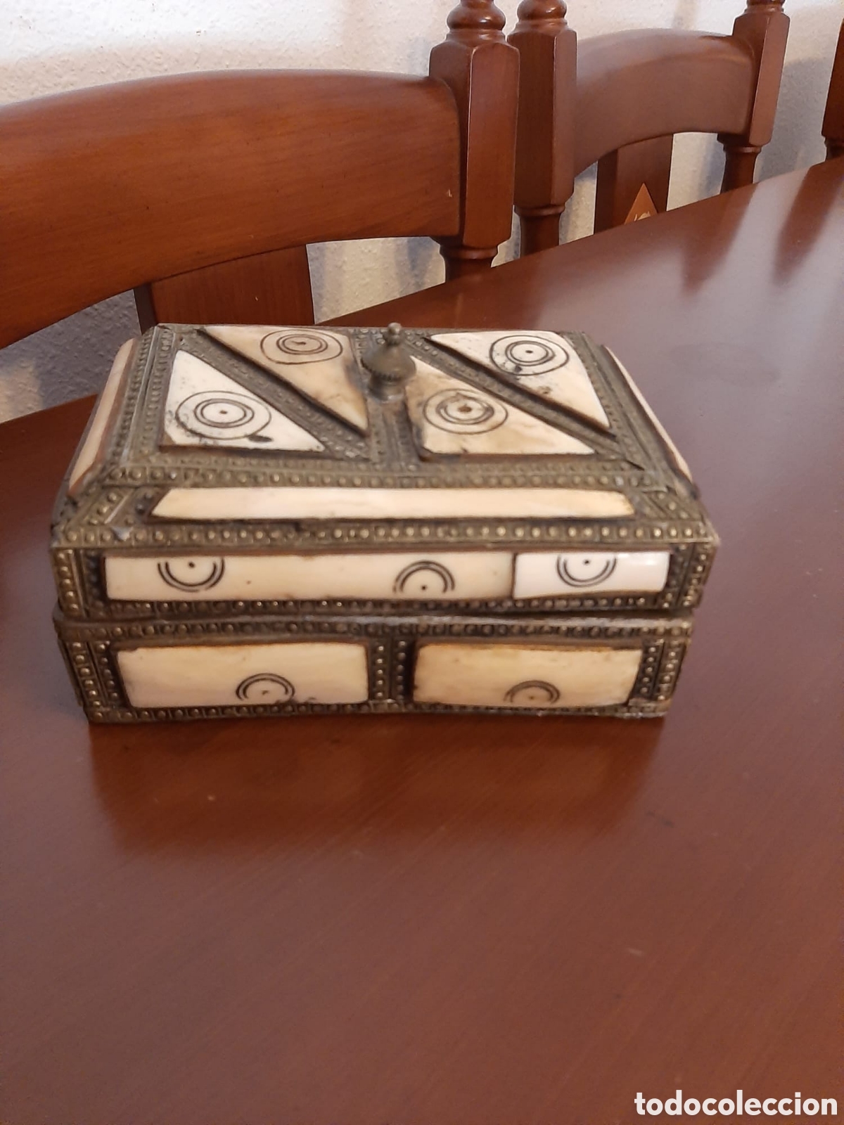 Cajas y cajitas met&aacute;licas: CAJA VINTAGE O JOYERO ETNICO DE HUESO Y METAL INDIA MITAD SIGLO XX DEFECTUOSO