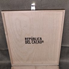 Cajas y cajitas metálicas: CAJA MADERA REPÚBLICA DEL CACAO CON CIERRE, 20X20,5X4 CM