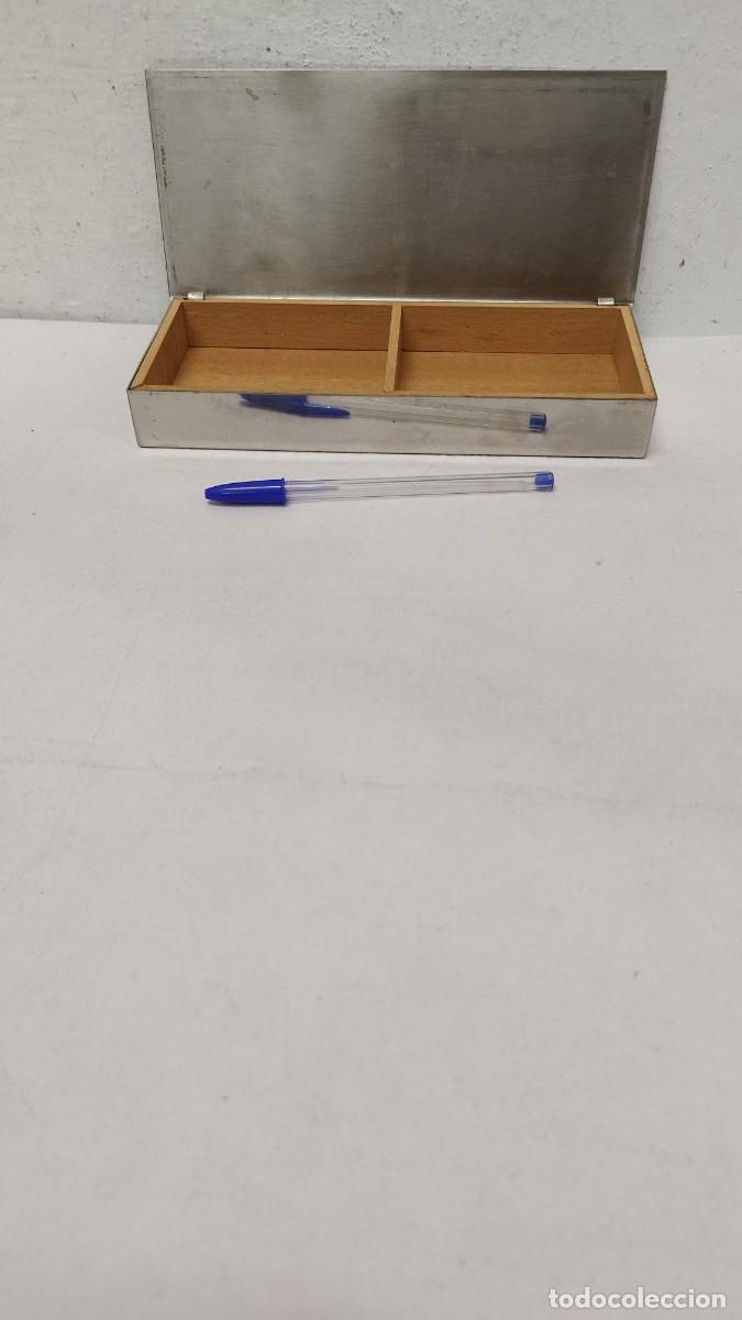 Bo&icirc;tes et petites bo&icirc;tes m&eacute;talliques: Antigua Caja Vallehermoso.sa,hecha de madera y metal