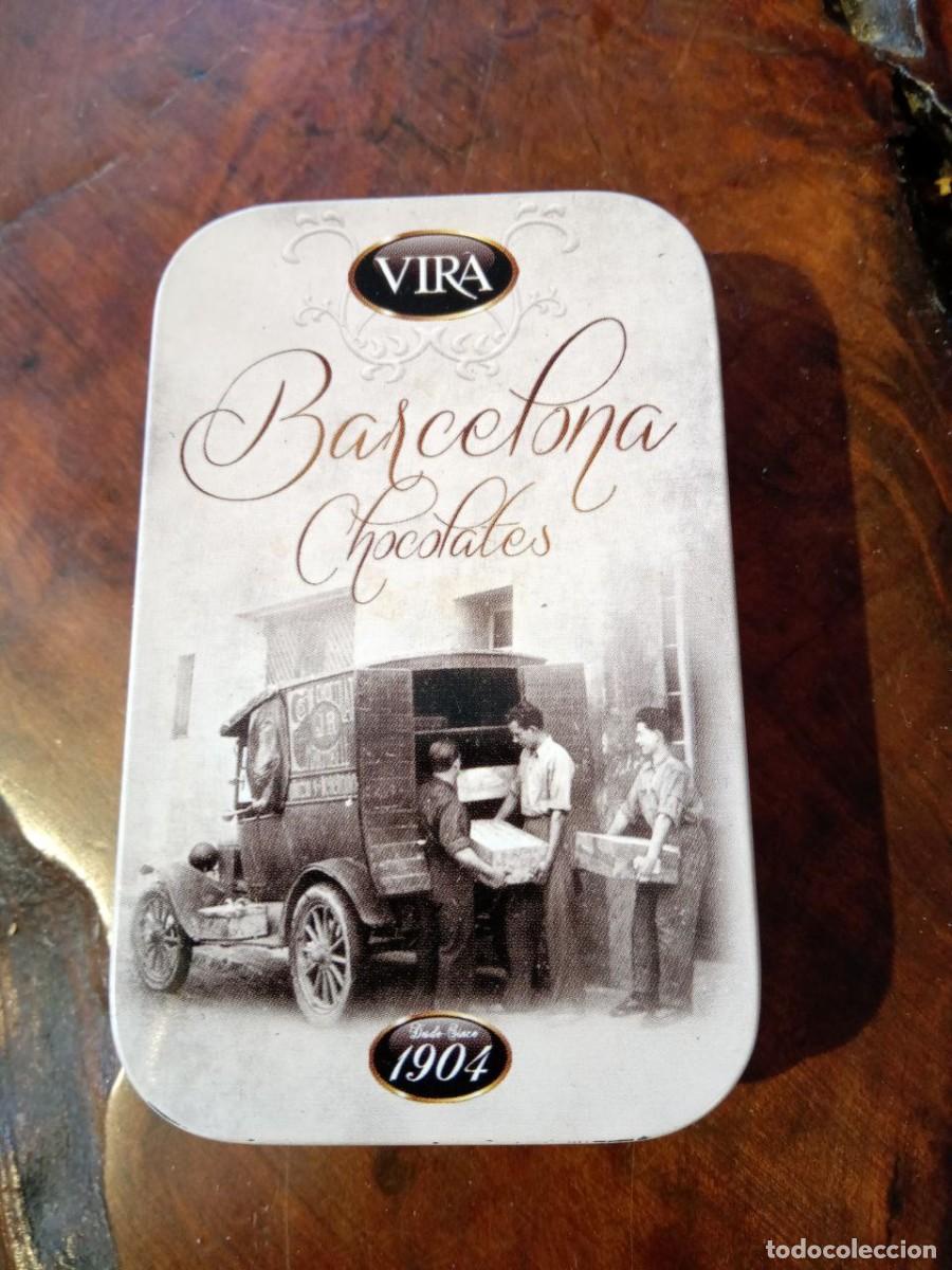 Bo&icirc;tes et petites bo&icirc;tes m&eacute;talliques: CAJA METALICA - CHOCOLATES VIRA - BARCELONA 1904 9,5X6X2 CM