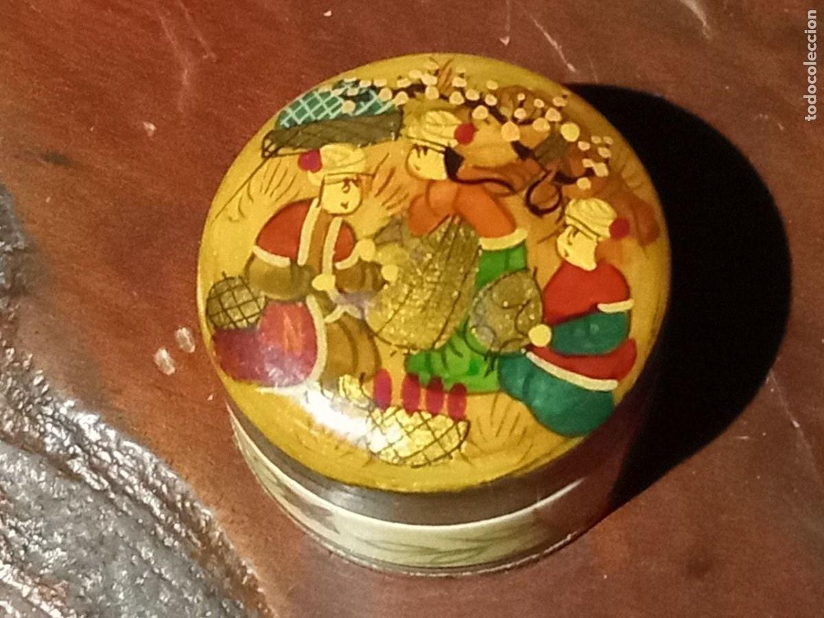 Boxes and metal boxes: CAJITA PASTILLERO DE HUESO MARFIL PINTADA A MANO 3,5X2,5 CM