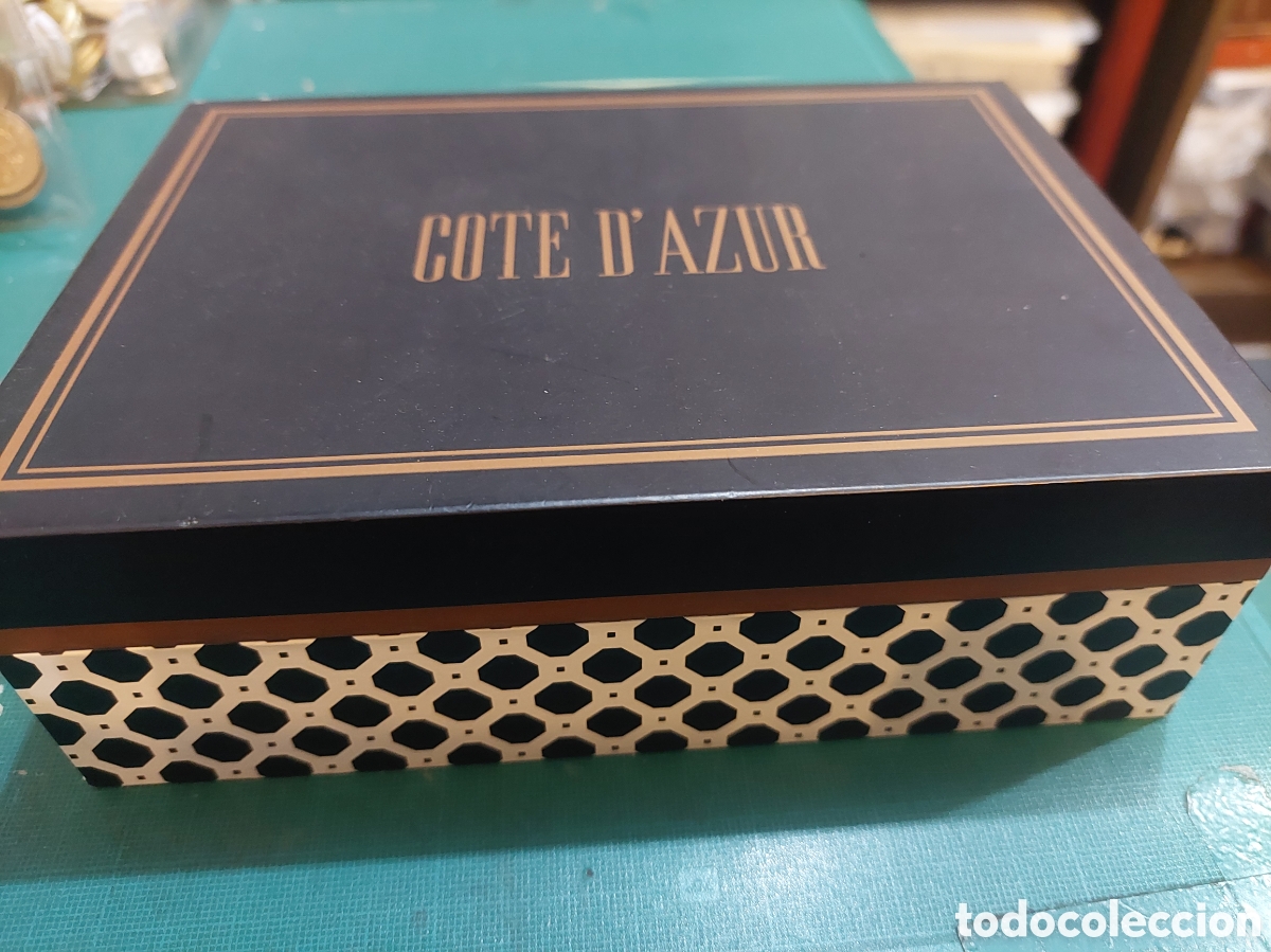 Bo&icirc;tes et petites bo&icirc;tes m&eacute;talliques: Caja vac&iacute;a cote d,azur