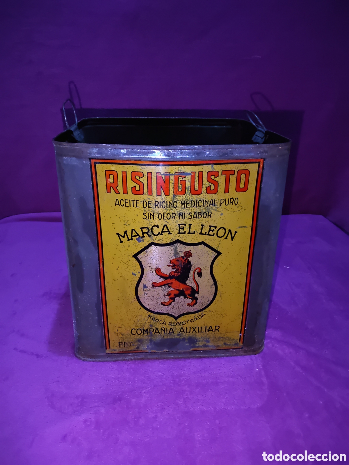 Cajas y cajitas met&aacute;licas: LATA &rdquo;RISINGUSTO&rdquo; ACEITE DE RICINO MEDICINAL PURO SIN OLOR NI SABOR MARCA 'EL LEON' (PIEZA &Uacute;NICA)