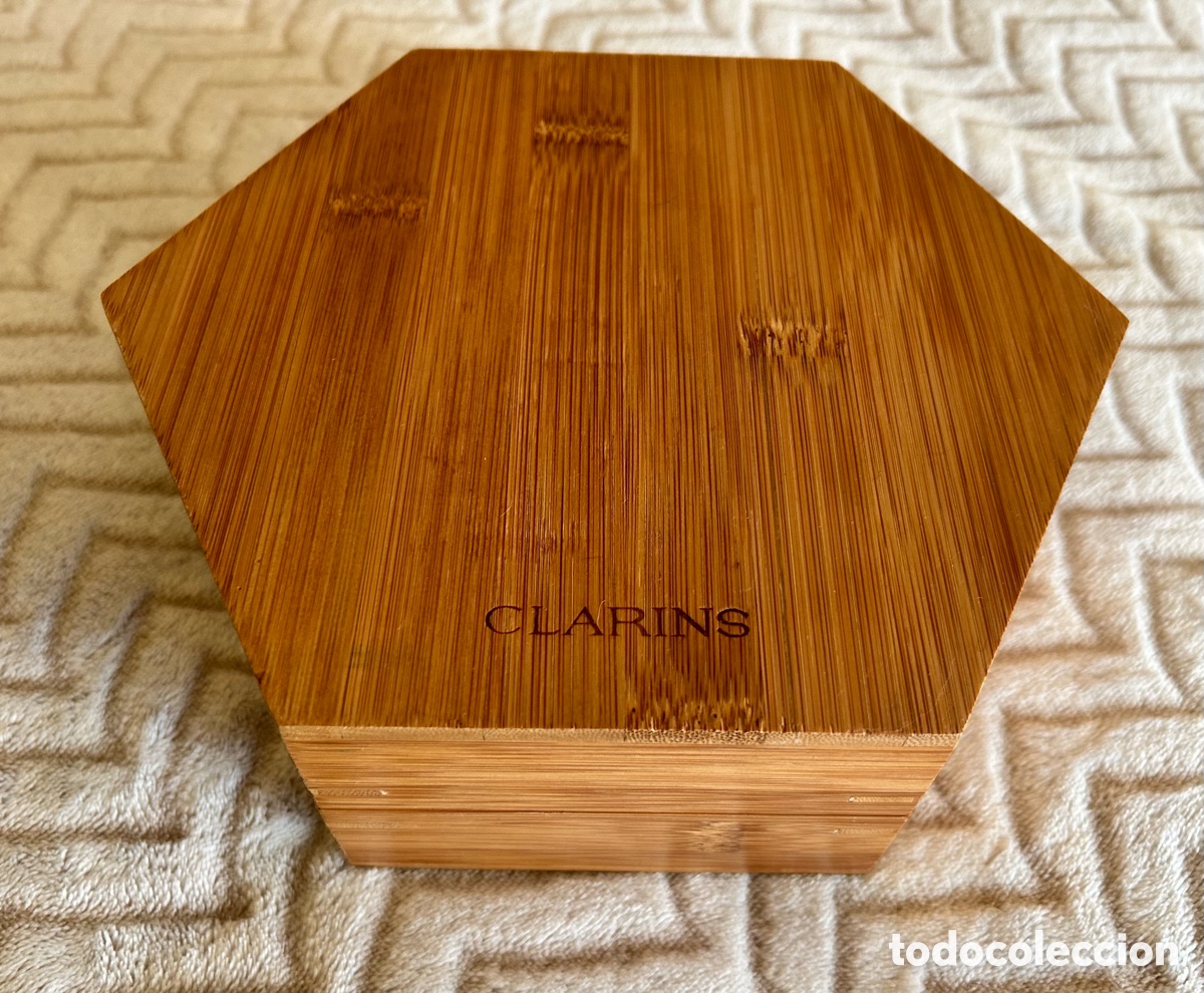 Casse e cassette metalliche: CAJA HEXAGONAL DE MADERA. CLARINS