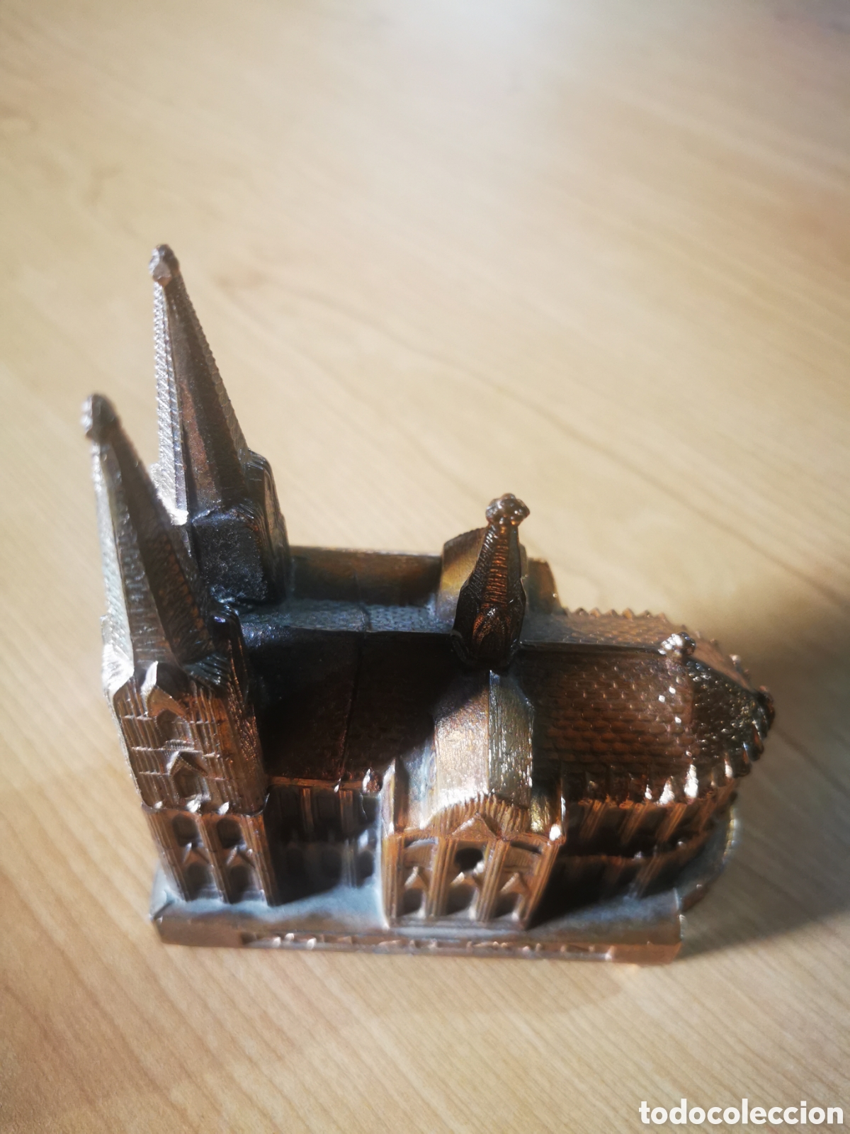 Cajas y cajitas met&aacute;licas: Caja joyero m&uacute;sica circa 1930 representa catedral de Col&ograve;nia cobre