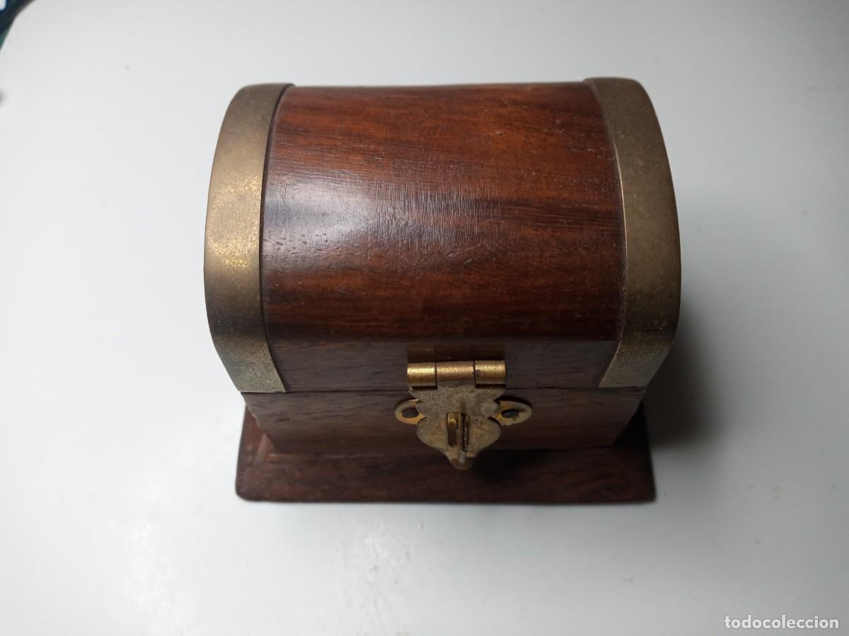 Cajas y cajitas met&aacute;licas: caja de madera en forma de baul - Foto 1