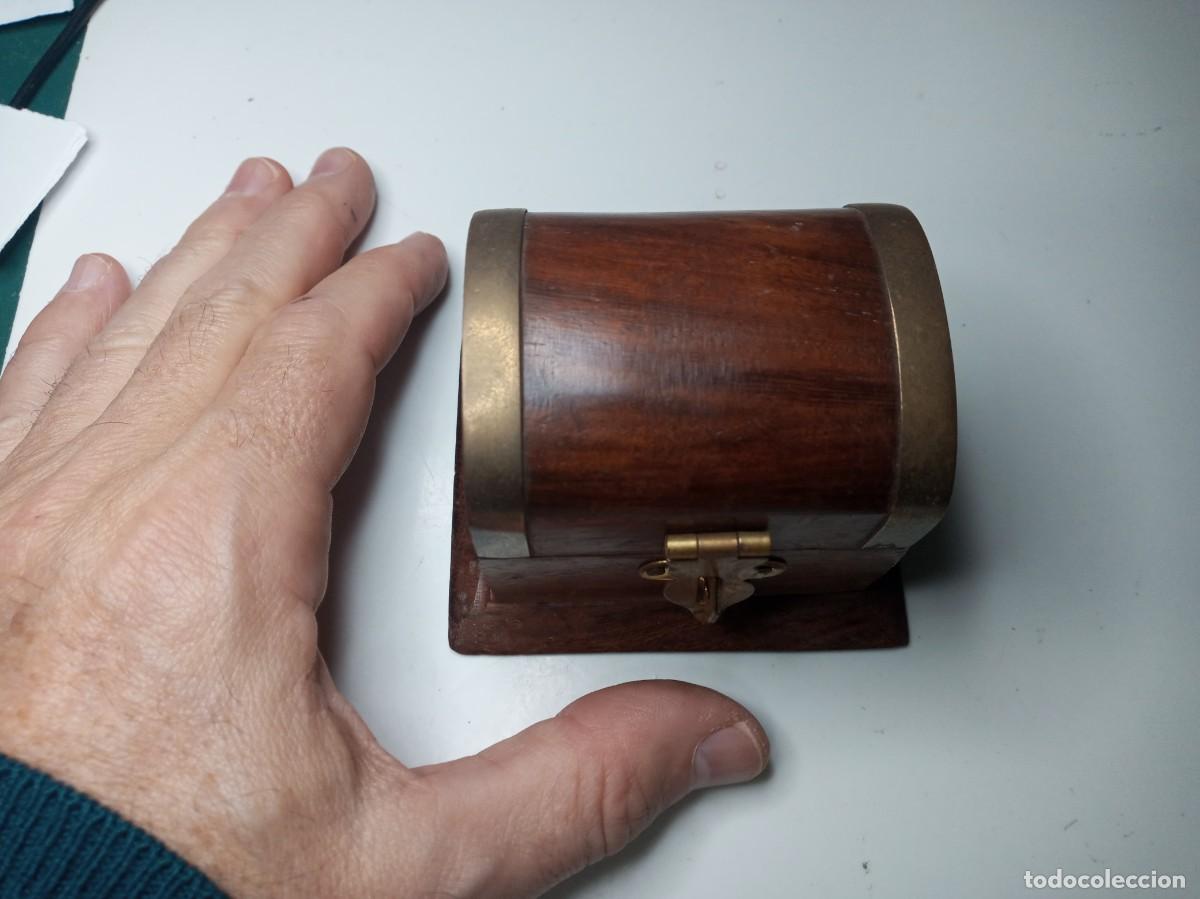 Cajas y cajitas met&aacute;licas: caja de madera en forma de baul - Foto 3