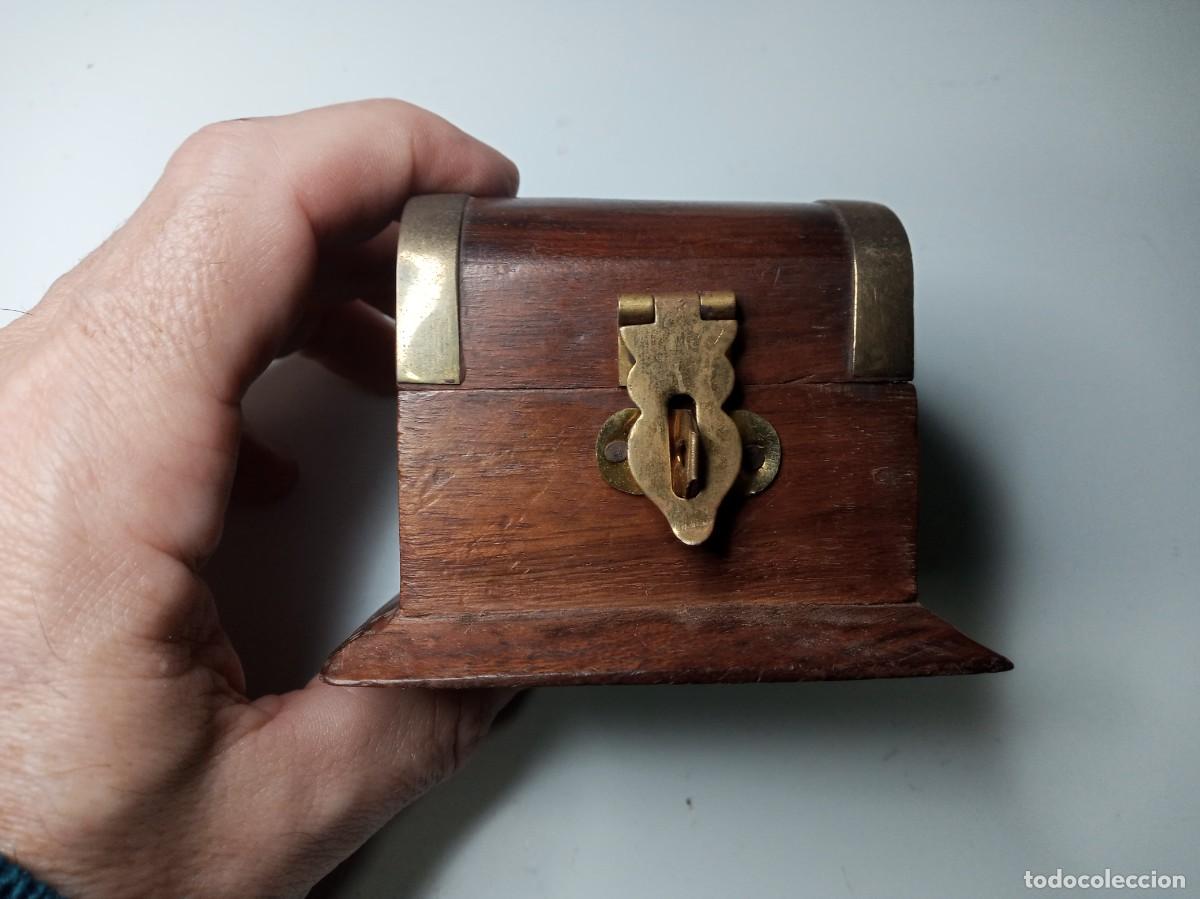 Cajas y cajitas met&aacute;licas: caja de madera en forma de baul - Foto 4