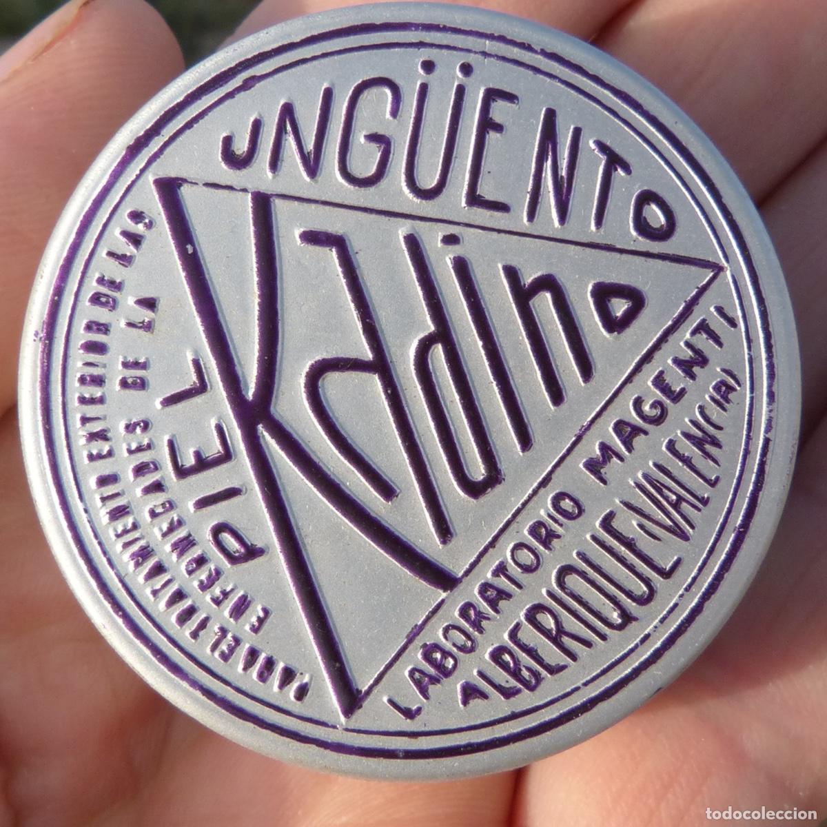 Cajas y cajitas met&aacute;licas: Peque&ntilde;a cajita de aluminio, ung&uuml;ento Kadino, medicamento, laboratorio Magenti Alberique.