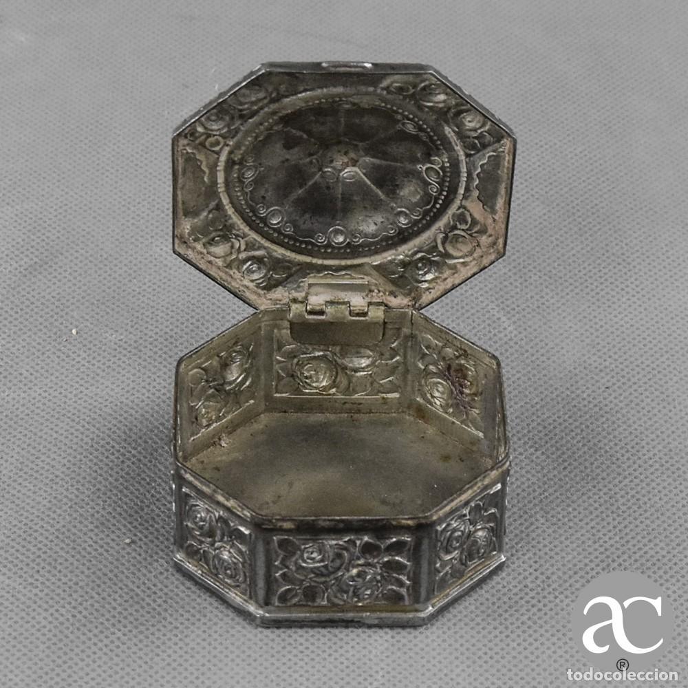 Cajas y cajitas met&aacute;licas: Pequena Caixa oitavada em metal prateado - Foto 3