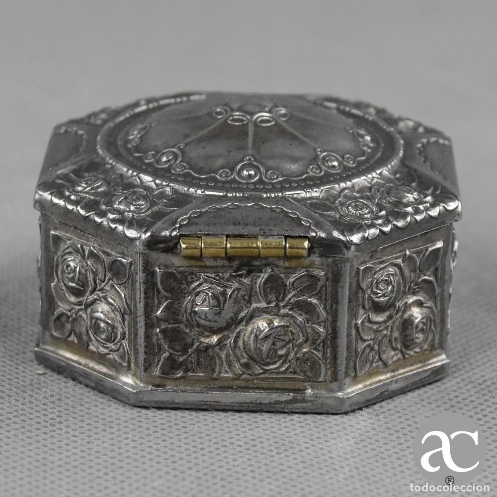 Cajas y cajitas met&aacute;licas: Pequena Caixa oitavada em metal prateado - Foto 5