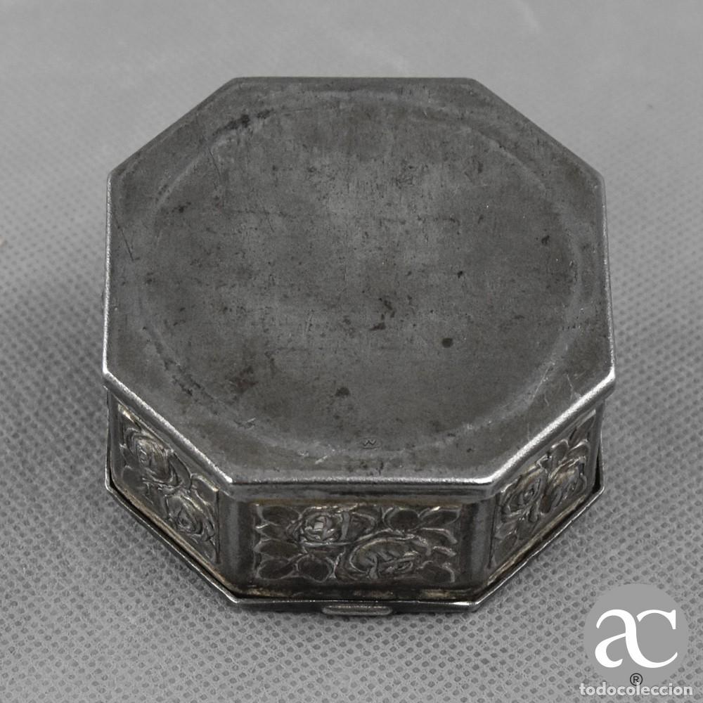 Cajas y cajitas met&aacute;licas: Pequena Caixa oitavada em metal prateado - Foto 6