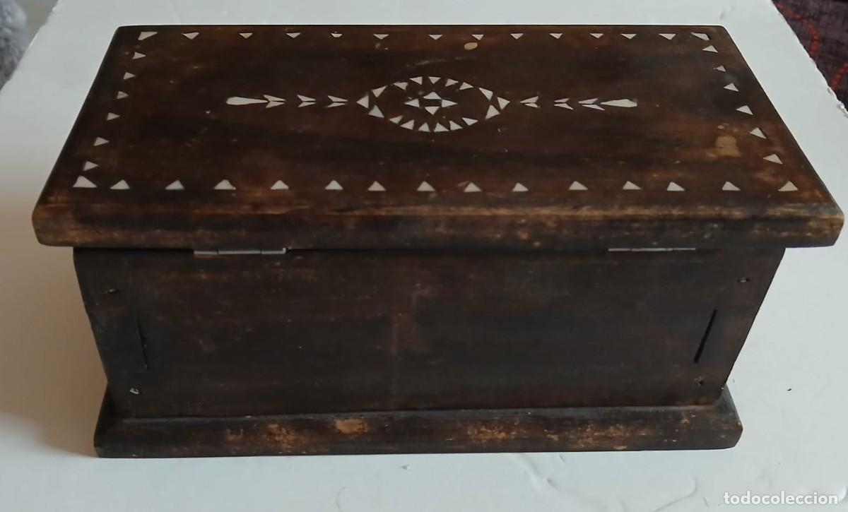 Cajas y cajitas met&aacute;licas: Caja de madera con incrustaciones - Foto 1
