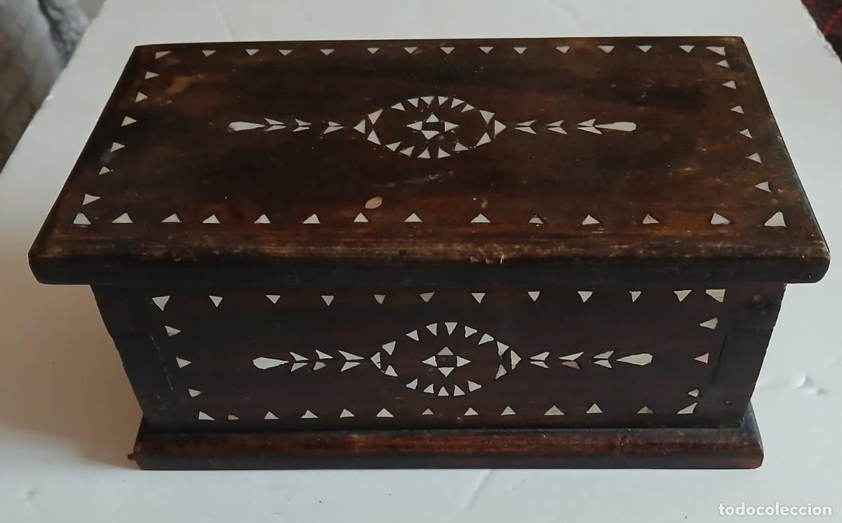 Cajas y cajitas met&aacute;licas: Caja de madera con incrustaciones - Foto 3