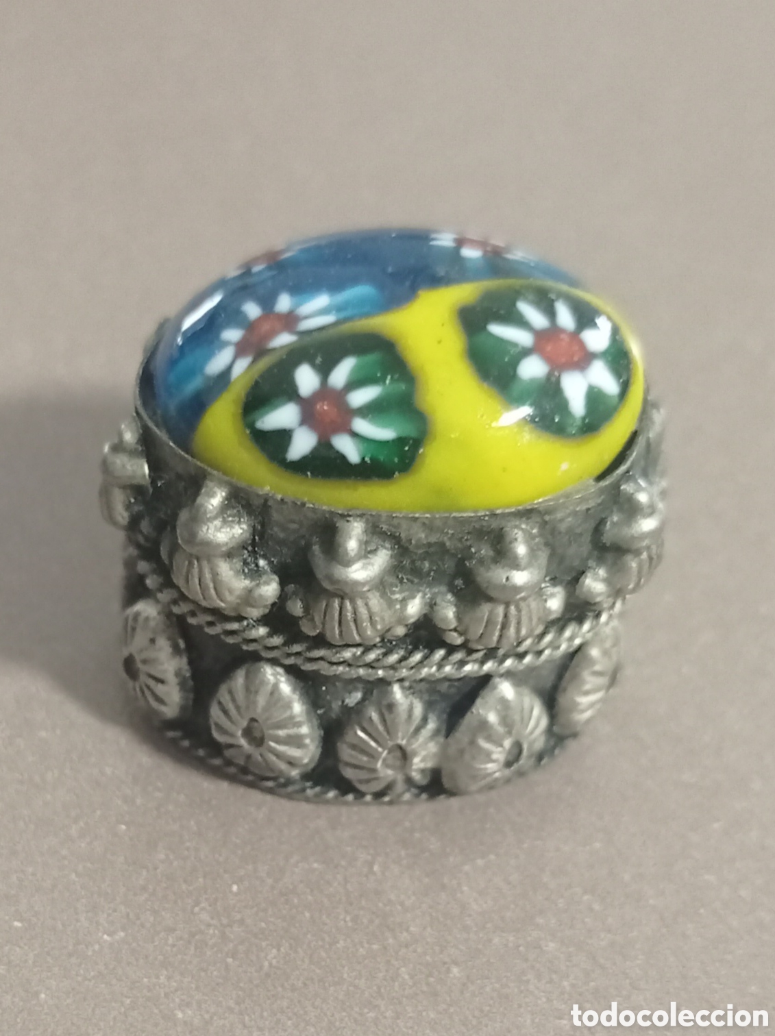 Cajas y cajitas met&aacute;licas: ⚜️ANTIGUA LINDA CAJITA JOYERO PASTILLERO CON TAPA ESMALTADA Y PLATA O PLATEADA