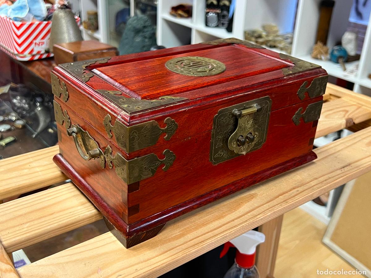 Cajas y cajitas met&aacute;licas: caja baul oriental en madera - Foto 1