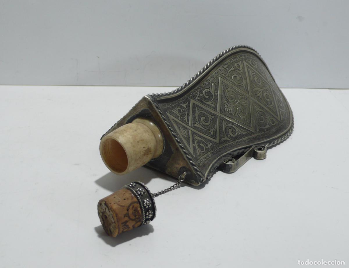 Cajas y cajitas met&aacute;licas: ANTIGUO FRASCO DE POLVORA - Foto 2