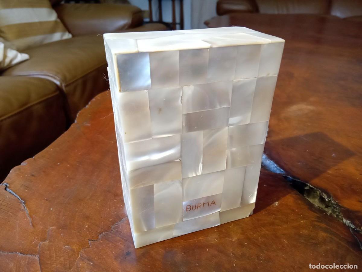 Boxes and metal boxes: CAJA CHAPADA EN TROZOS DE NACAR, MADRE PERLA DE BURMA 7,4X3,7X10 CM