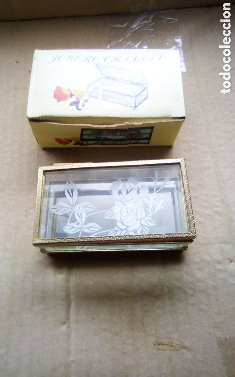 Cajas y cajitas met&aacute;licas: Peque&ntilde;o joyero de cristal y metal dorado. A&ntilde;os 90s. Sin usar, mide 11*6*3,5 cm. Ver fotos.
