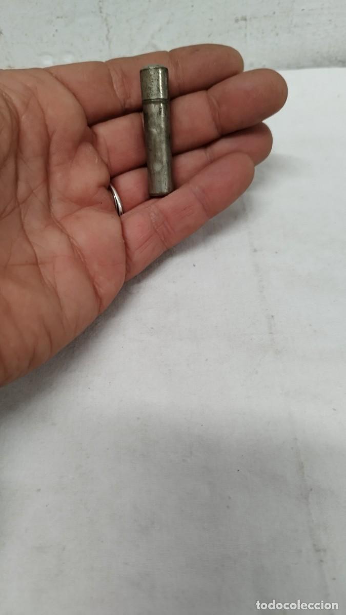 Caixas e caixinhas met&aacute;licas: Antiguo peque&ntilde;o tubo,cajita con marcaje
