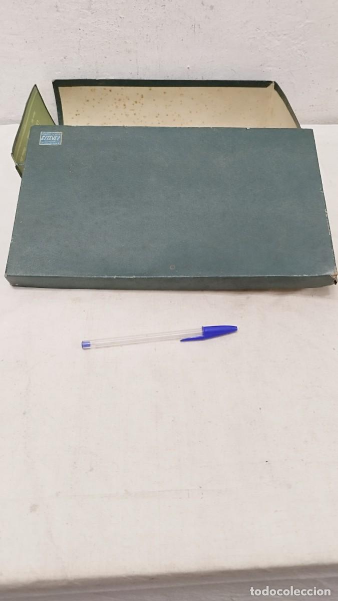 Cajas y cajitas met&aacute;licas: Antigua caja de camiser&iacute;a,de tirantes caballero.Figueres Gerona.A restaurar