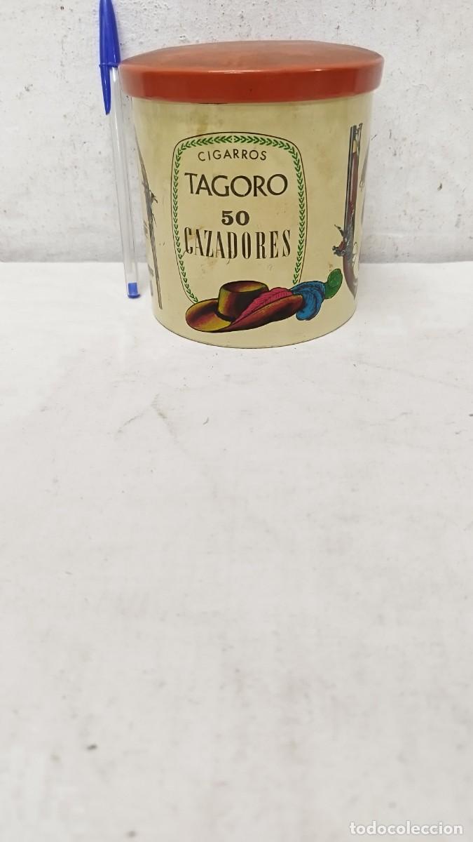 Cajas y cajitas met&aacute;licas: Antigua lata de hojalata,CIGARROS TAGORO 50 CAZADORES