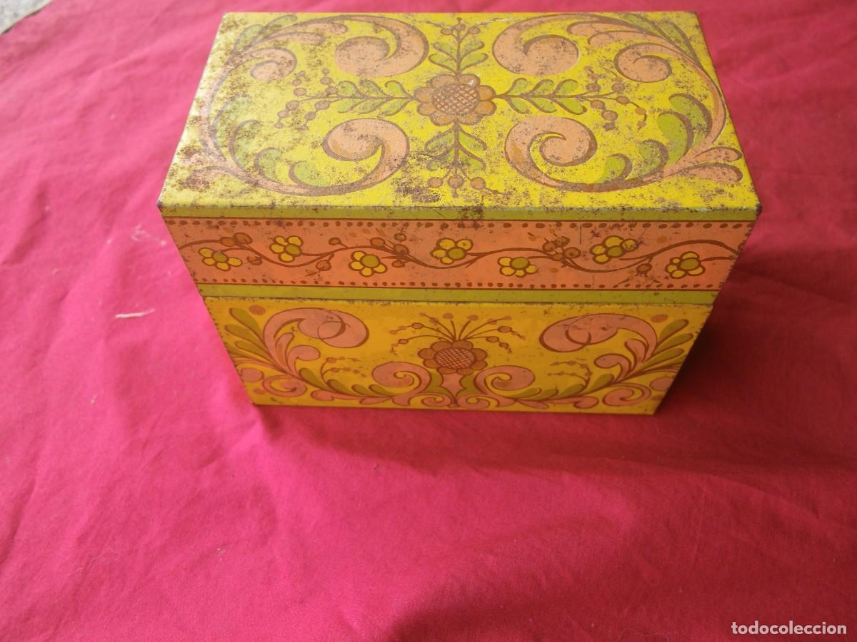 Cajas y cajitas met&aacute;licas: CAJA DE HOJALATA AVON - Foto 2