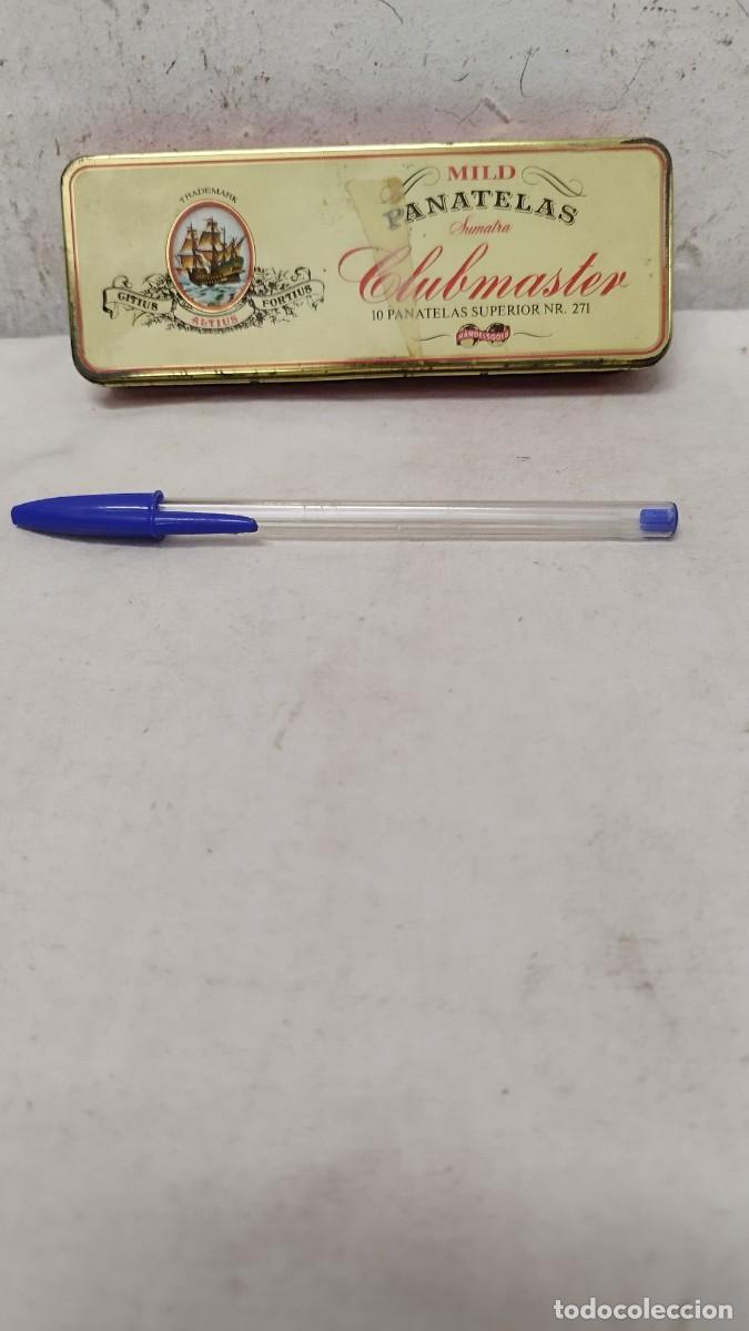 Bo&icirc;tes et petites bo&icirc;tes m&eacute;talliques: Antigua caja de hojalata,Clubmasters publicidad tabaco