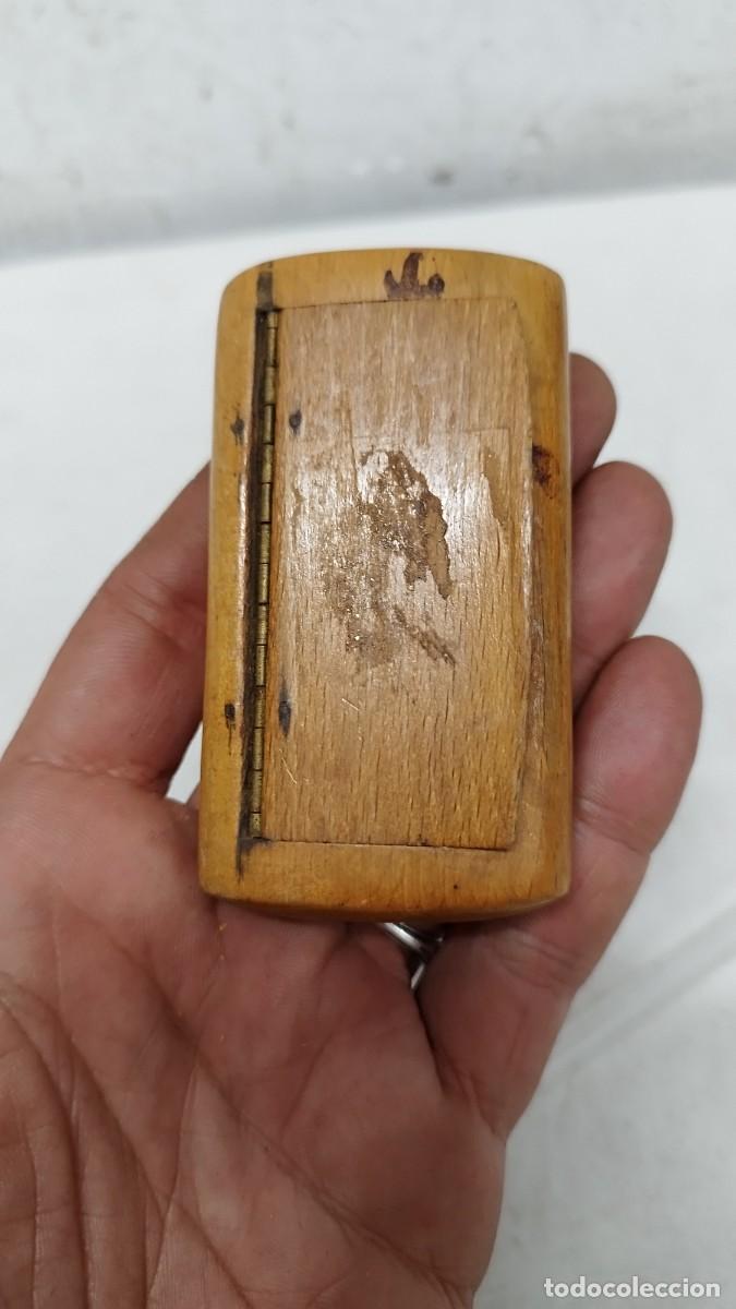 Cajas y cajitas met&aacute;licas: Antigua caja de madera tabaquera. - Foto 2