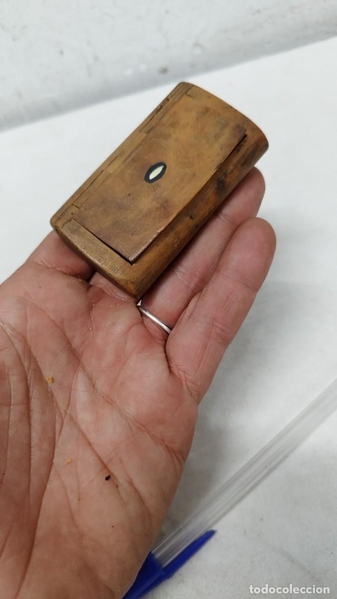 Cajas y cajitas met&aacute;licas: Antigua caja de madera tabaquera. - Foto 1