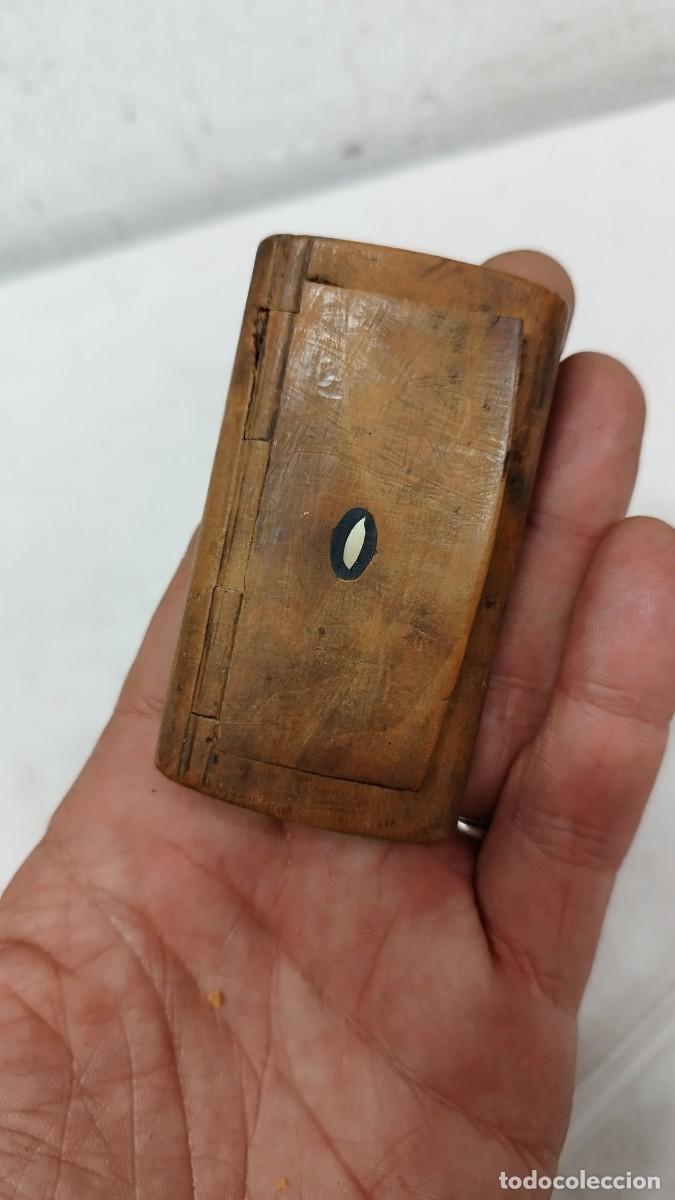 Cajas y cajitas met&aacute;licas: Antigua caja de madera tabaquera. - Foto 2