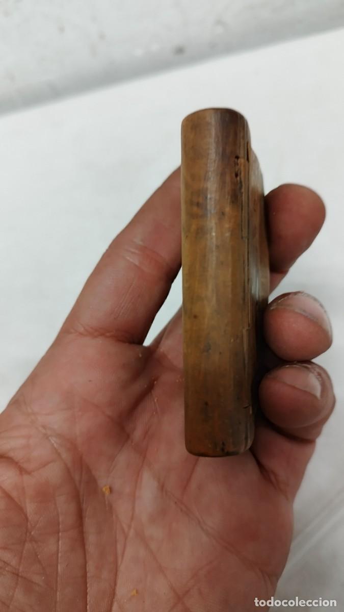 Cajas y cajitas met&aacute;licas: Antigua caja de madera tabaquera. - Foto 3