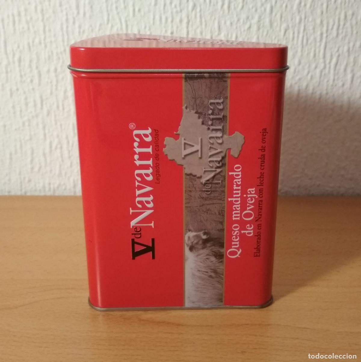 Cajas y cajitas met&aacute;licas: Lata de queso en forma de cu&ntilde;a. V de Navarra. Madurado de oveja. 15 cm de alto.