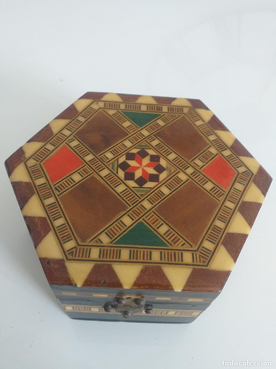 Cajas y cajitas met&aacute;licas: Joyero hexagonal. Taracea de Granada. - Foto 1