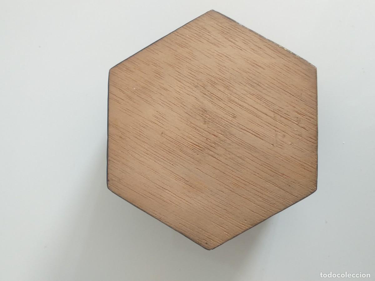Cajas y cajitas met&aacute;licas: Joyero hexagonal. Taracea de Granada. - Foto 3