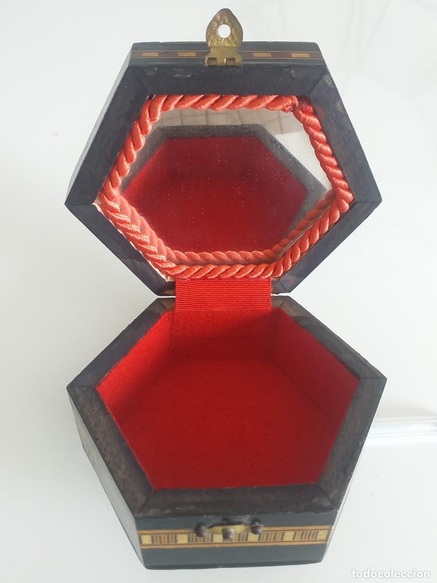 Cajas y cajitas met&aacute;licas: Joyero hexagonal. Taracea de Granada. - Foto 4