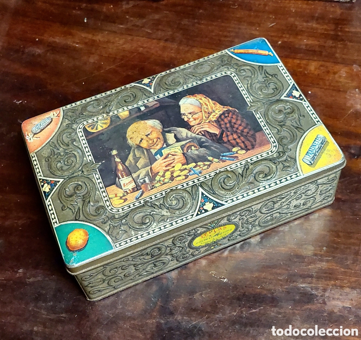 Cajas y cajitas met&aacute;licas: caja galletas Joaquin TRIAS met&aacute;lica con policromia y relieve