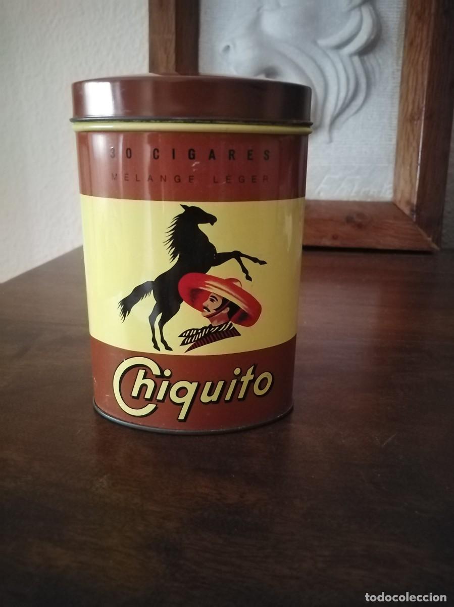 Cajas y cajitas met&aacute;licas: Caja de lata de tabaco Chiquito. - Foto 1