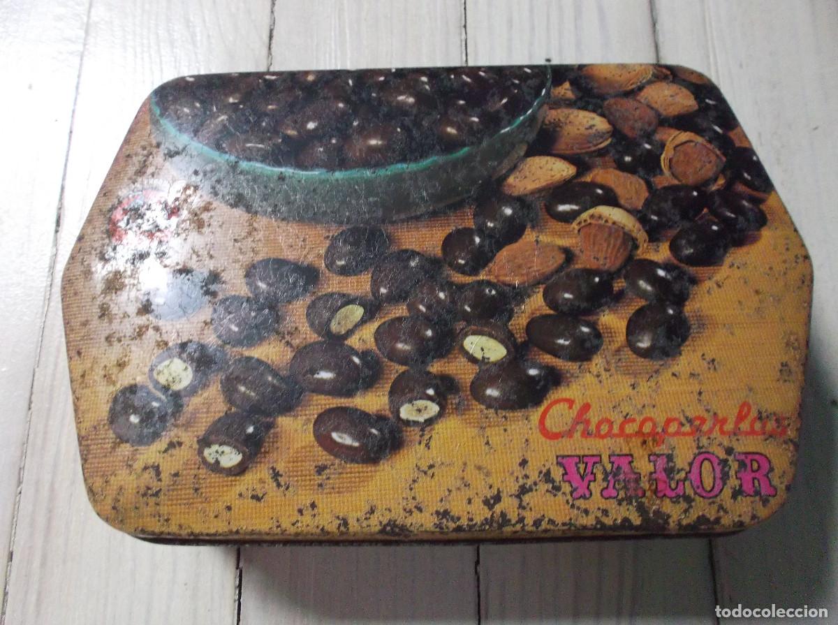 Cajas y cajitas met&aacute;licas: Caja de almendras con chocolate - Chocoperlas Valor - Foto 3