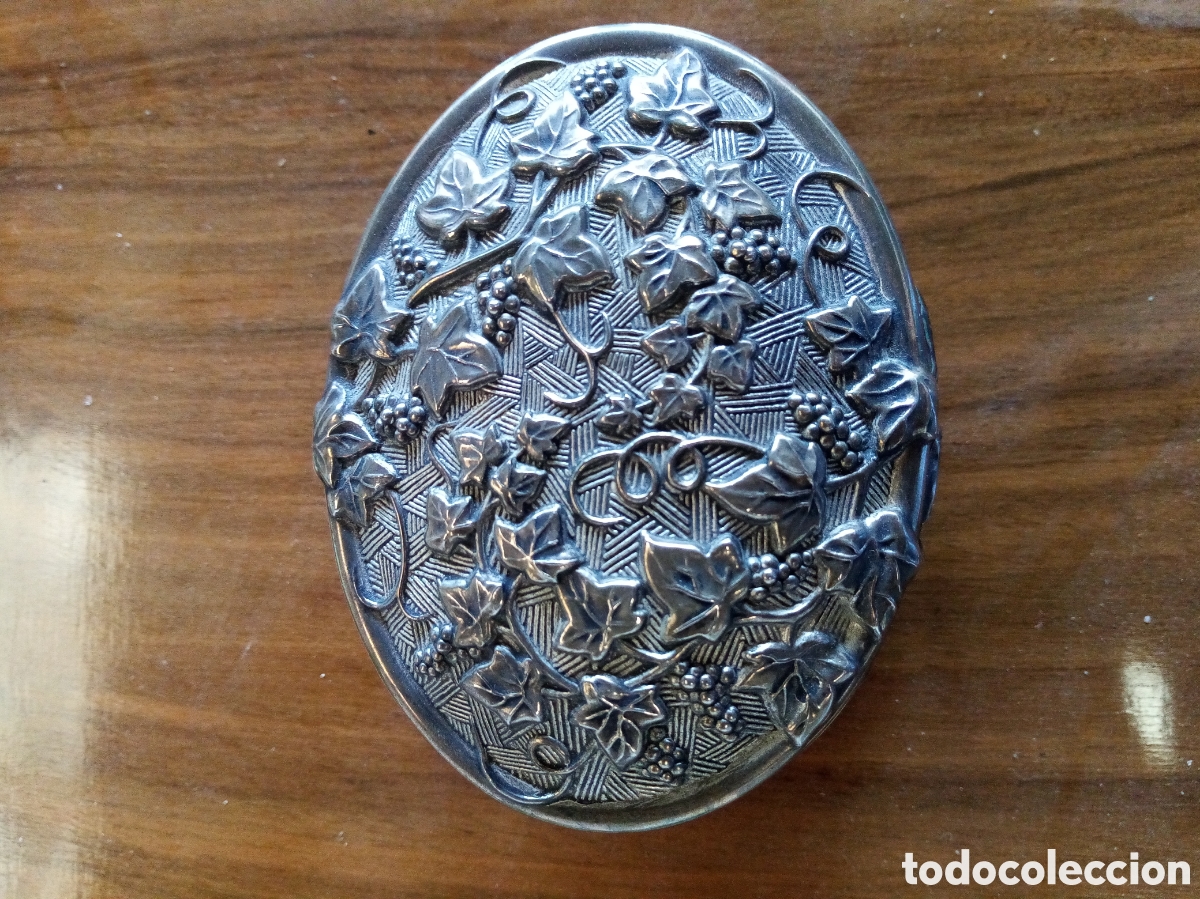 Cajas y cajitas met&aacute;licas: Caja joyero ovalada s.XX de metal